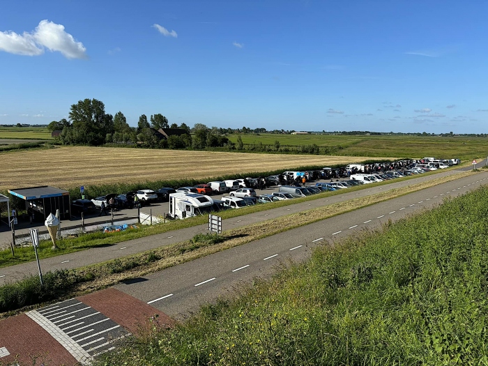 Denk aan de hulpdiensten met parkeren!