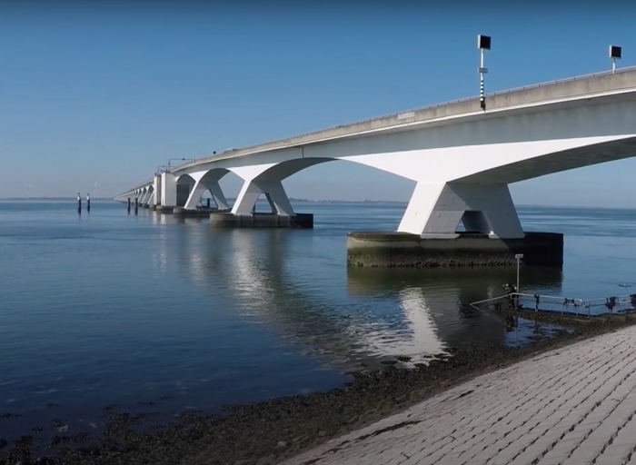 Morgen even niet duiken bij de Zeelandbrug. Geef het door!