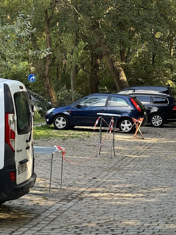 Parkeerplaatsen vrijhouden voor al je buddies. Dit kan niet!